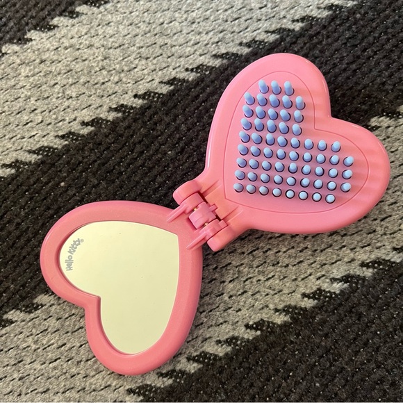 Hello kitty folding brush and mirror toy McDonalds 2002 - Picture 2 of 7